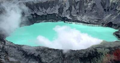 Дом в жерле вулкана. Токсичное озеро на Земле показало, как жизнь могла зародиться на Марсе