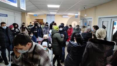Воронежцы показали очереди в поликлиниках при суточном приросте в 2 тысячи заразившихся COVID-19