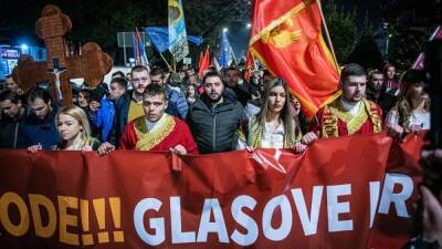Черногорцы поднялись на протест против аферы с «правительством...