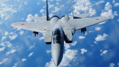 Береговая охрана Японии готовится к поиску пропавшего c радаров истребителя F-15