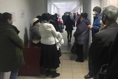 Воронежцы пожаловались в соцсетях на забитые людьми поликлиники из-за пятой волны ковида