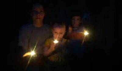 В Запорожье школы закупают свечи для освещения бомбоубежищ