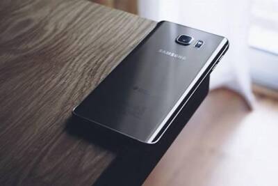 Российский суд отказал в требовании остановить продажу 61 модели Samsung