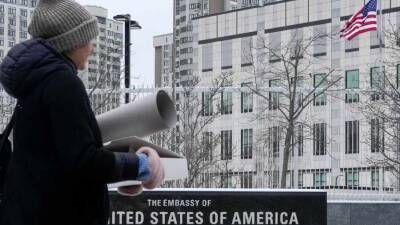 Солдаты на смену дипломатов: Вассерман рассказал о причинах эвакуации американцев из Украины