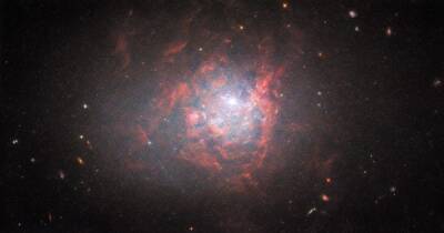 Космический чудак. Телескоп Хаббл сделал снимок неправильной галактики