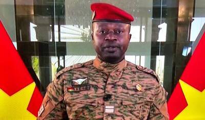 Военные в Буркина-Фасо объявили президентом подполковника Дамибу