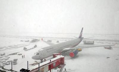 Снегопад задержал вылет 50 рейсов из аэропортов Москвы