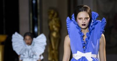 Всадницы Chanel и призраки Valentino. Лучшие образы Недели моды в Париже по мнению редакции