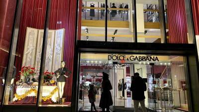 Концерн Dolce&Gabbana отказывается от использования натурального меха при производстве одежды