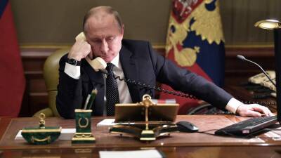 Путин и Макрон обсудили по телефону Украину и гарантии безопасности