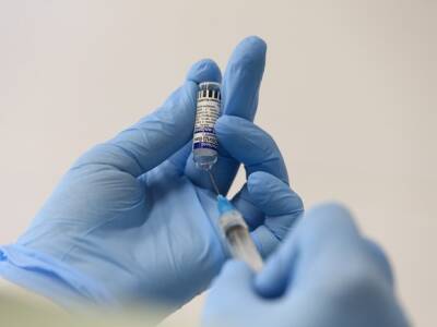 Около 10 тыс. подростков вакцинировались от коронавируса в России
