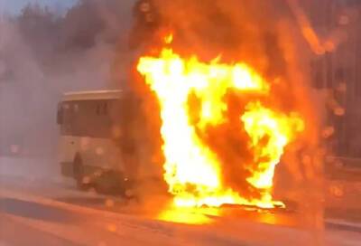 На КАД полностью выгорел автобус "АвтоВест-Сервиса"