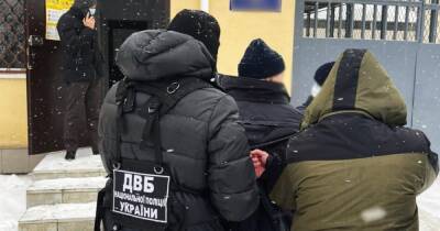 Ущерба на миллионы: харьковские полицейские получали зарплату, прогуливая работу (фото)