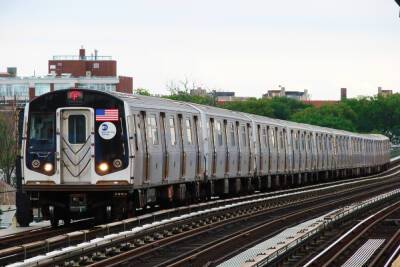 Нью-Йорк: метрокарты окончательно выйдут из обращения на год позже запланированного срока