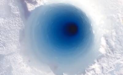 Что будет, если бросить льдинку в 90-метровую дыру в Антарктиде: видео