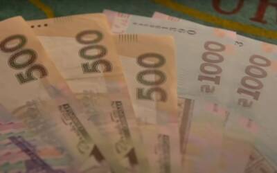 Коснется миллионов: украинцев с 1 января обложили новыми налогами, кого и на сколько