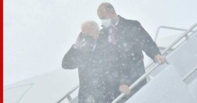 Байден не мог 30 минут выйти из самолета из-за сильного снегопада в Вашингтоне
