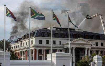 В здании парламента ЮАР снова вспыхнул пожар