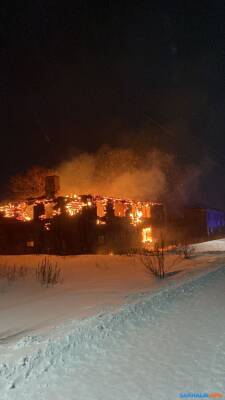 Три человека погибли при пожаре в расселенном доме в Углегорске