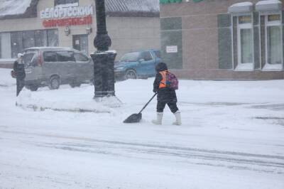 Южно-Сахалинск чистят от снега