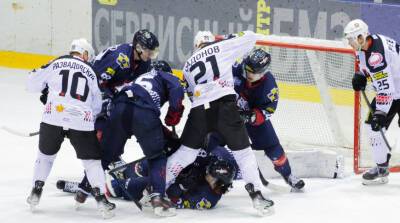 Хоккеисты "Гомеля" выиграли у "Металлурга" и вышли на второе место в чемпионате Беларуси