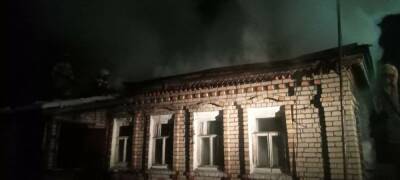 Женщина погибла на пожаре в частном доме в Починках
