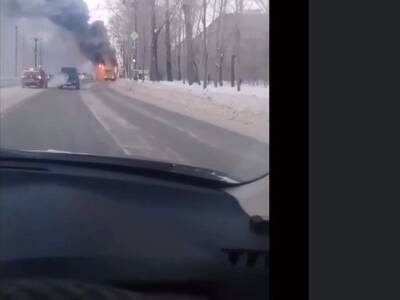 Переполненный маршрутный автобус загорелся в Хабаровске