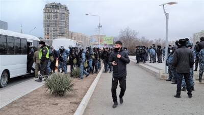 В двух городах Казахстана протестующие провели ночь на площади