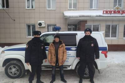 Мужчина украл карту и 4500 рублей у 35-летней рязанки
