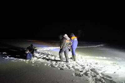 Ранним утром в Татарстане пришлось спасать замерзающего рыбака на Волге