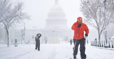 Сильнейший снегопад в США: без света 850 тысяч домохозяйств, есть погибшие
