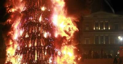 В Вахше трое детей случайно подожгли новогоднюю ёлку
