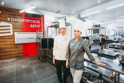 Алексей Русских показал новые мастерские в Ульяновском техникуме питания и торговли