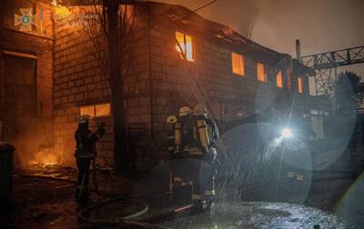 В Киеве произошел пожар на складе, есть пострадавший