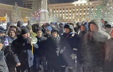 Нурлан Ногаев - «Старик, уходи!»: в городах Казахстана протестующие жгут костры на площадях - charter97.org - Казахстан - Белоруссия - Уральск - Актобе - Актау