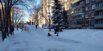 В новосибирском ЖК «Тулинка» на горке подрались дети, 10-летнего мальчика госпитализировали