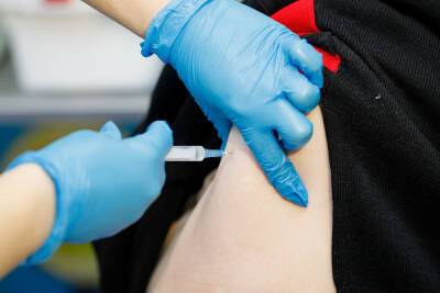 В Псковской области выполнили 65% плана вакцинации от COVID-19