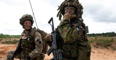 СМИ: В Эстонии британским военным приказали имитировать бурную активность у границы России