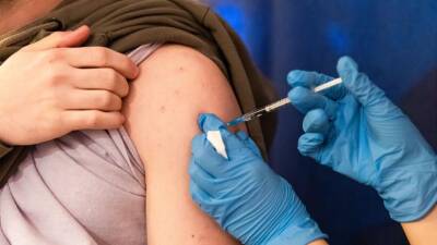 В Ганновере 42 ребенка вакцинированы препаратом для взрослых. Каковы последствия?