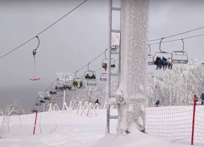 Из-за аварии люди застряли на подъемнике горнолыжного курорта в Пермском крае