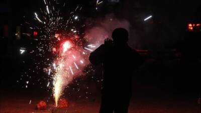 В Днепропетровской области фейерверк попал в группу людей, отмечавших Новый год (ВИДЕО)
