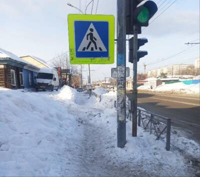 В Новосибирске пожаловались на низкие дорожные знаки
