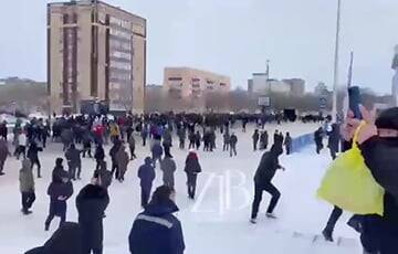 В Казахстане протестующие перекрывают дороги: ситуация накаляется