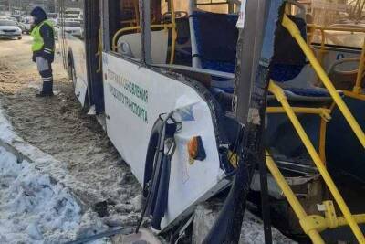 Не менее 5 пассажиров пострадали в аварии с автобусом №366 в Воронеже