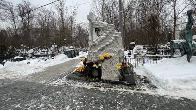 Что стало с могилой Александра Абдулова спустя 14 лет после похорон — видео
