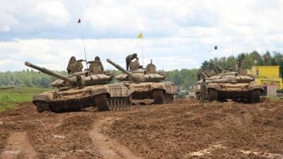 Экипажи танков Т-72 начали подготовку к конкурсу АрМИ «Танковый биатлон»