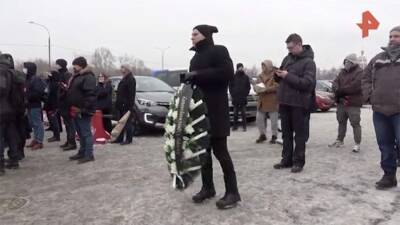 Блогера Просвирнина похоронили рядом с националистом Крыловым