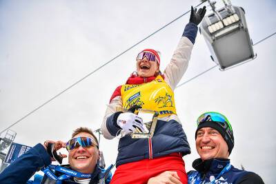 Вяльбе расплакалась из-за победы Непряевой в "Тур де Ски"