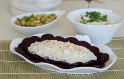 Рецепты ВК: Колоказия с пафосским миндальным салатом