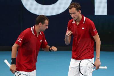 Медведев и Сафиуллин обыграли Пирса и Сэвилла на ATP Cup